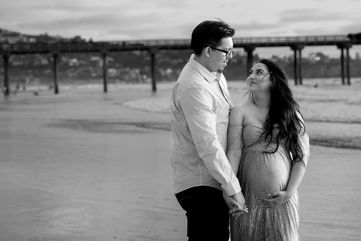 black and white maternity shoot jpg